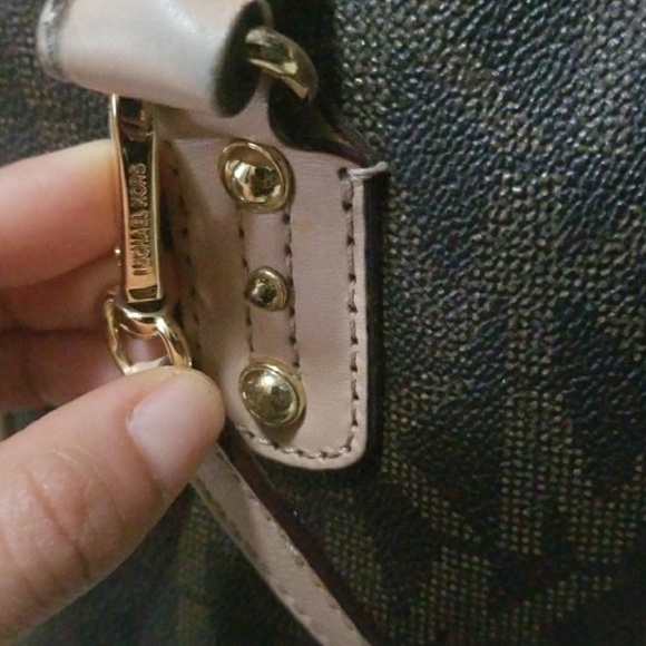 Michael Kors signature MK satchel - Picture 3 of 8